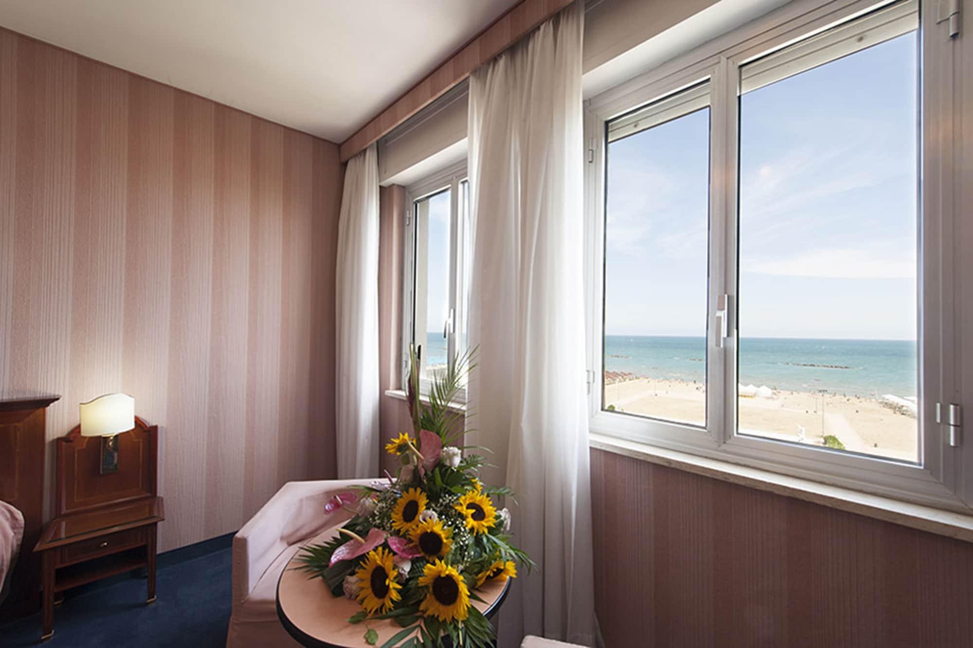 Hotel Esplanade Pescara Exterior photo