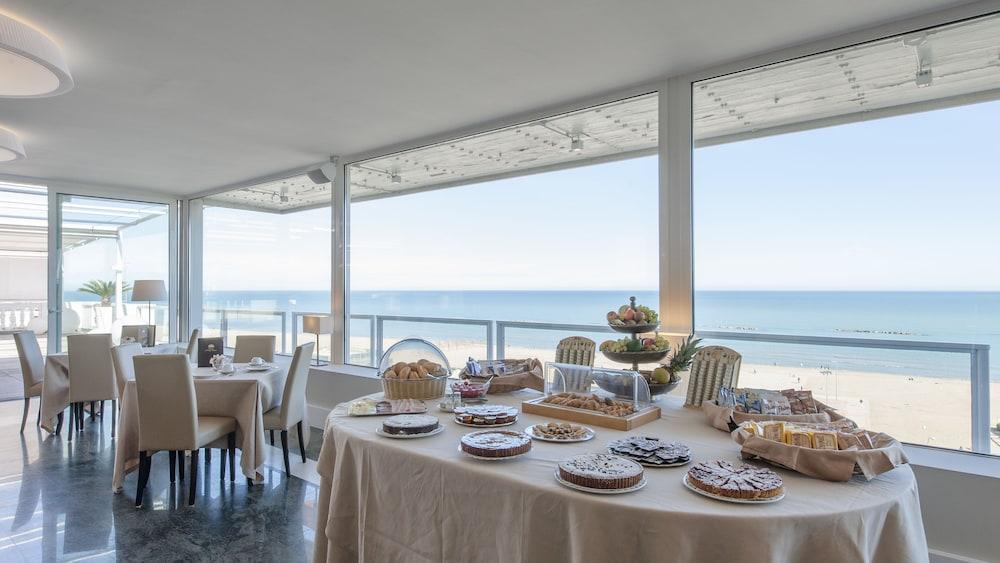 Hotel Esplanade Pescara Exterior photo