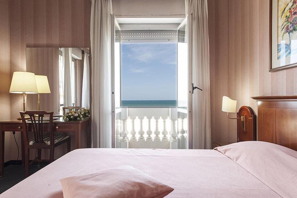 Hotel Esplanade Pescara Exterior photo