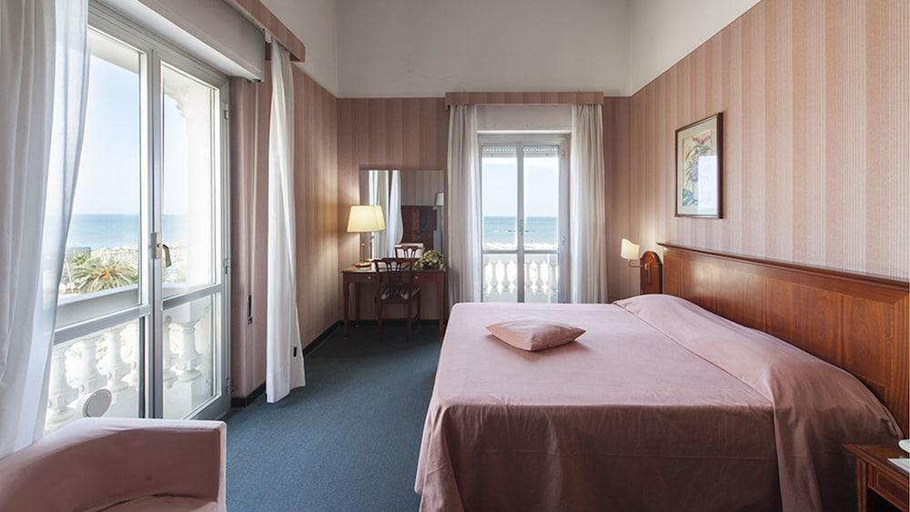 Hotel Esplanade Pescara Exterior photo
