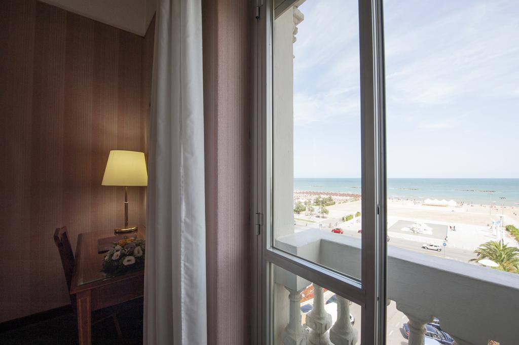 Hotel Esplanade Pescara Exterior photo